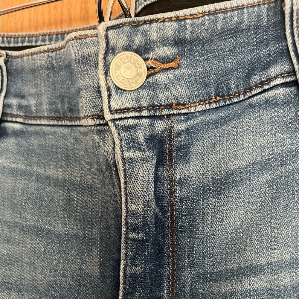 Chico's Women's Jeans in Light Blue Wash size 12 regular - Picture 5 of 8